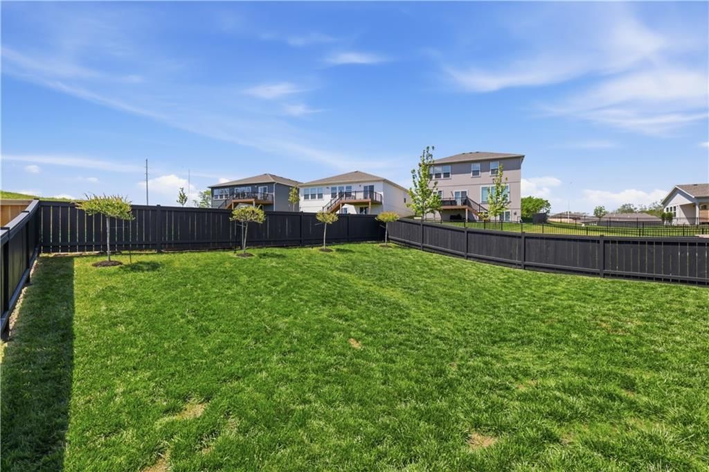 711 Glenn Circle — photo 33