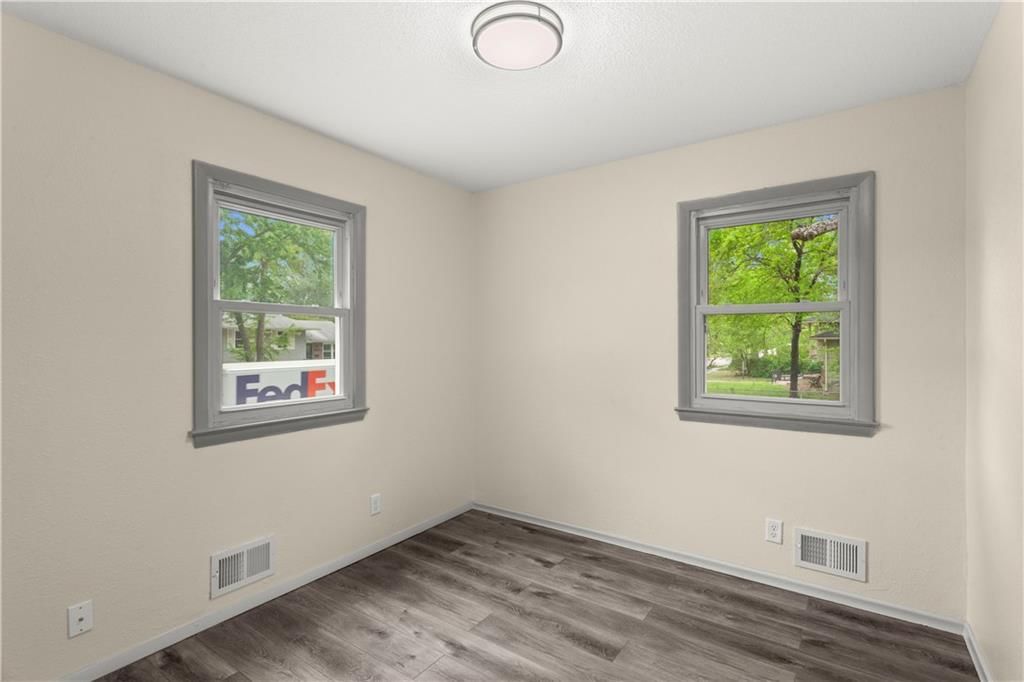 6905 E 136 Street — photo 11