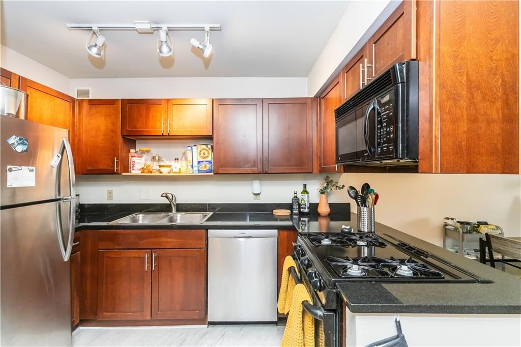 600 E 8th Street — photo 11