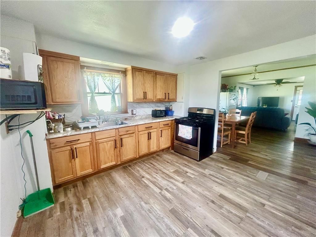 304 W Marvin Avenue — photo 2