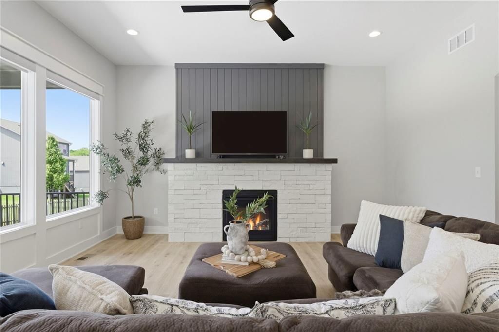 25189 W 141st Terrace — photo 8
