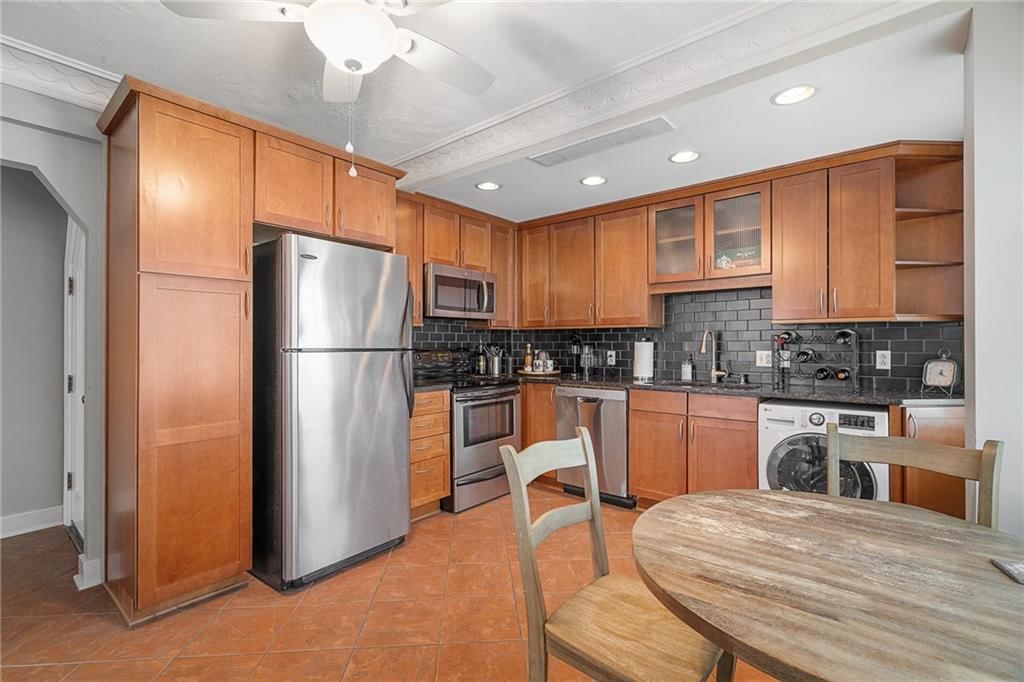 807 W 48th Street — photo 11