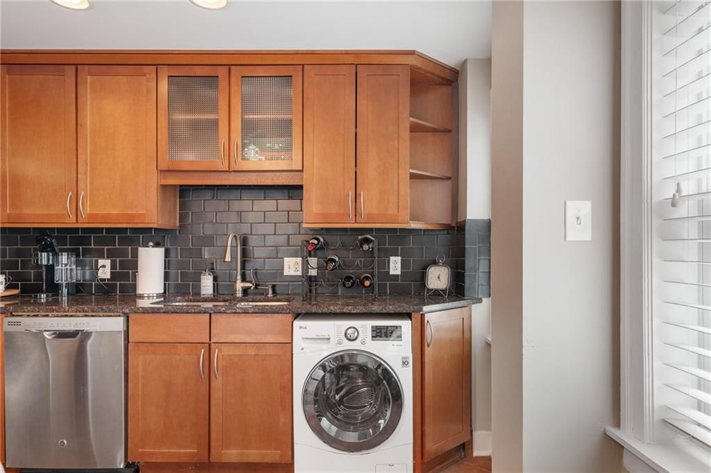 807 W 48th Street — photo 15