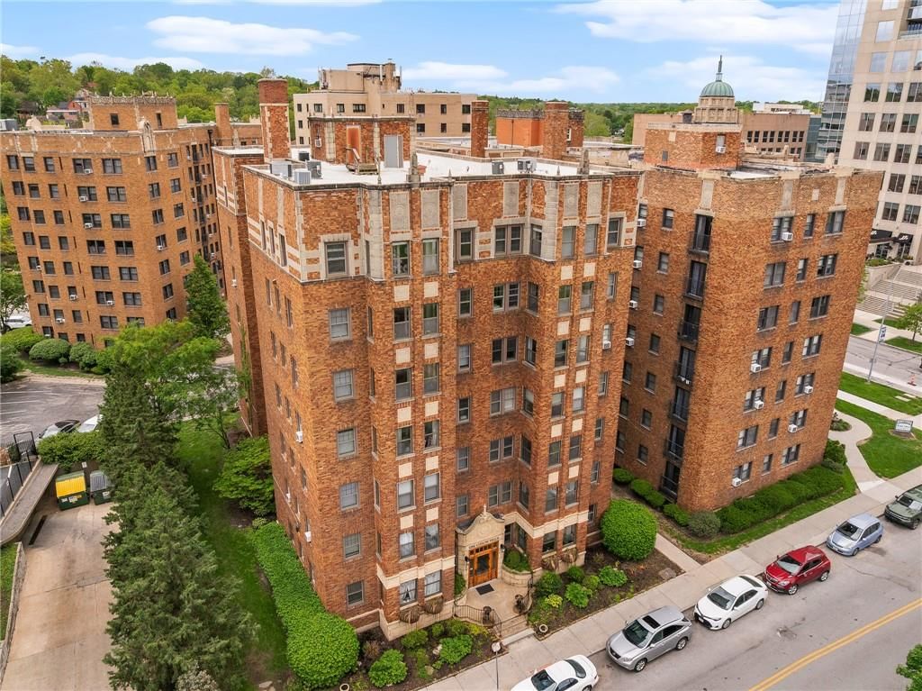 807 W 48th Street — photo 25