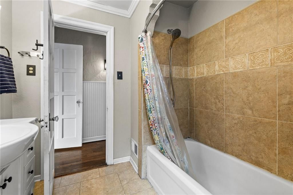 719 E Gregory Boulevard — photo 23