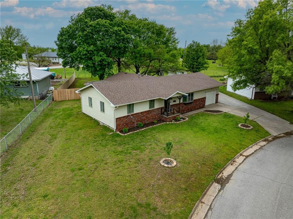 529 Sunset Circle, Columbus, KS