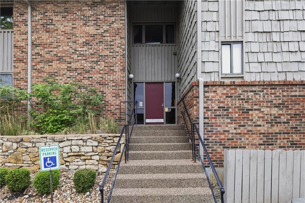 8730 Metcalf Avenue — photo 4