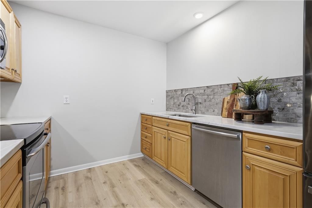 8730 Metcalf Avenue — photo 19