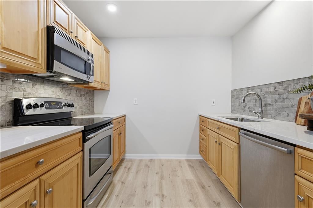 8730 Metcalf Avenue — photo 20