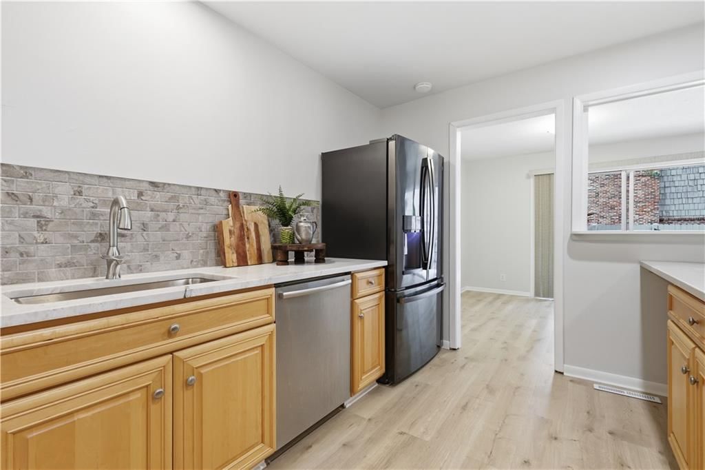8730 Metcalf Avenue — photo 21