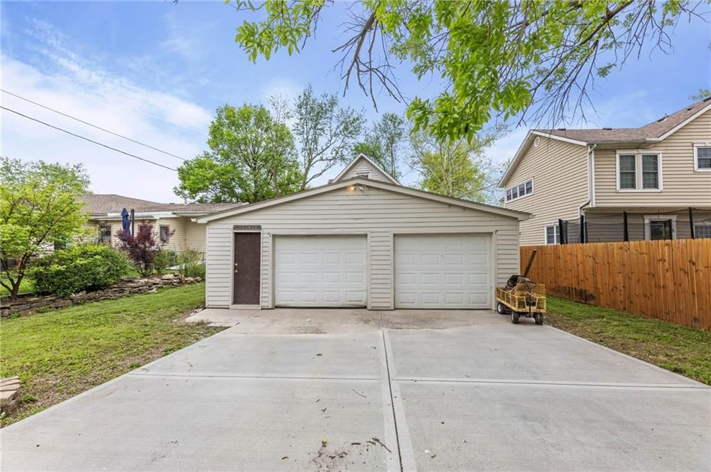 804 E Wea Street — photo 28