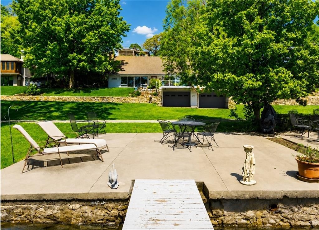 128 W Lakeshore Drive — photo 2