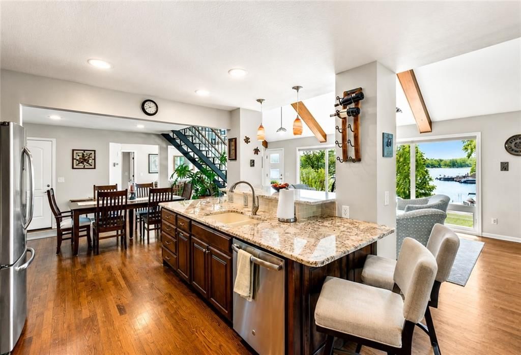 128 W Lakeshore Drive — photo 13