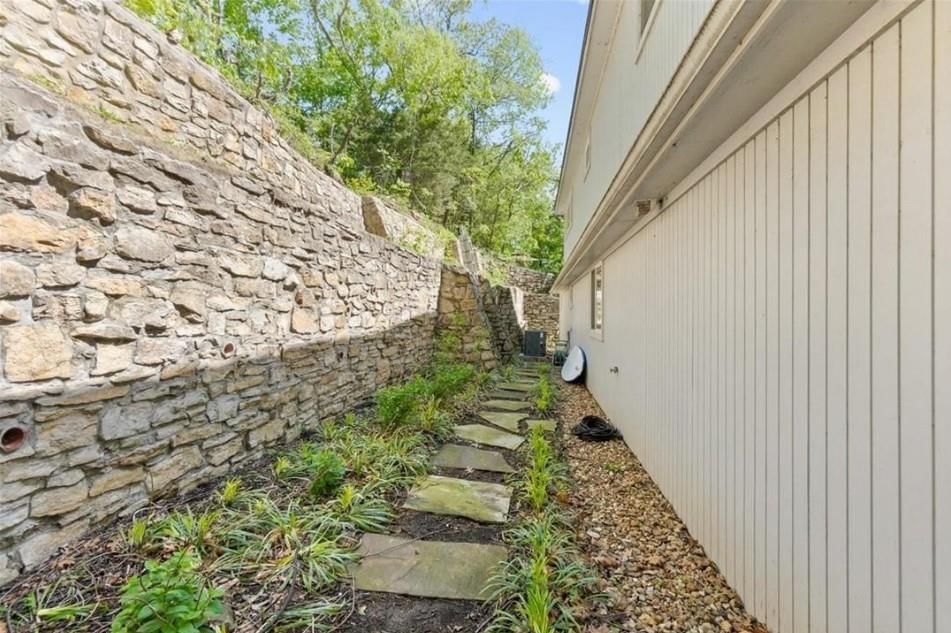 128 W Lakeshore Drive — photo 33
