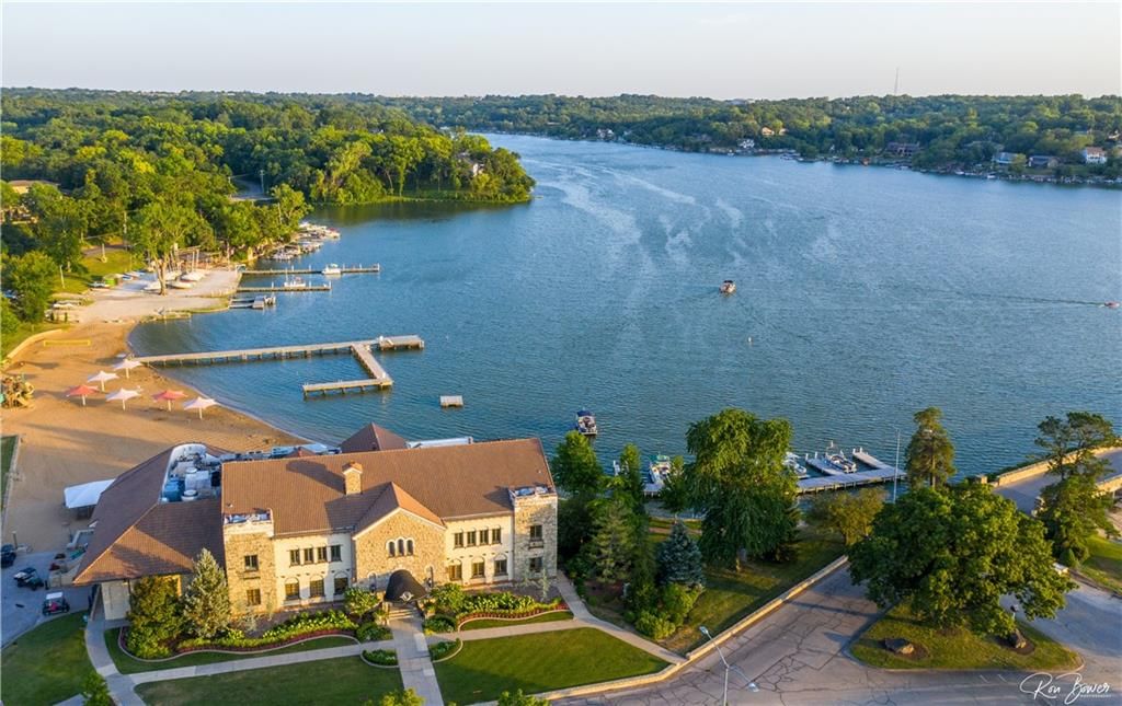 128 W Lakeshore Drive — photo 49