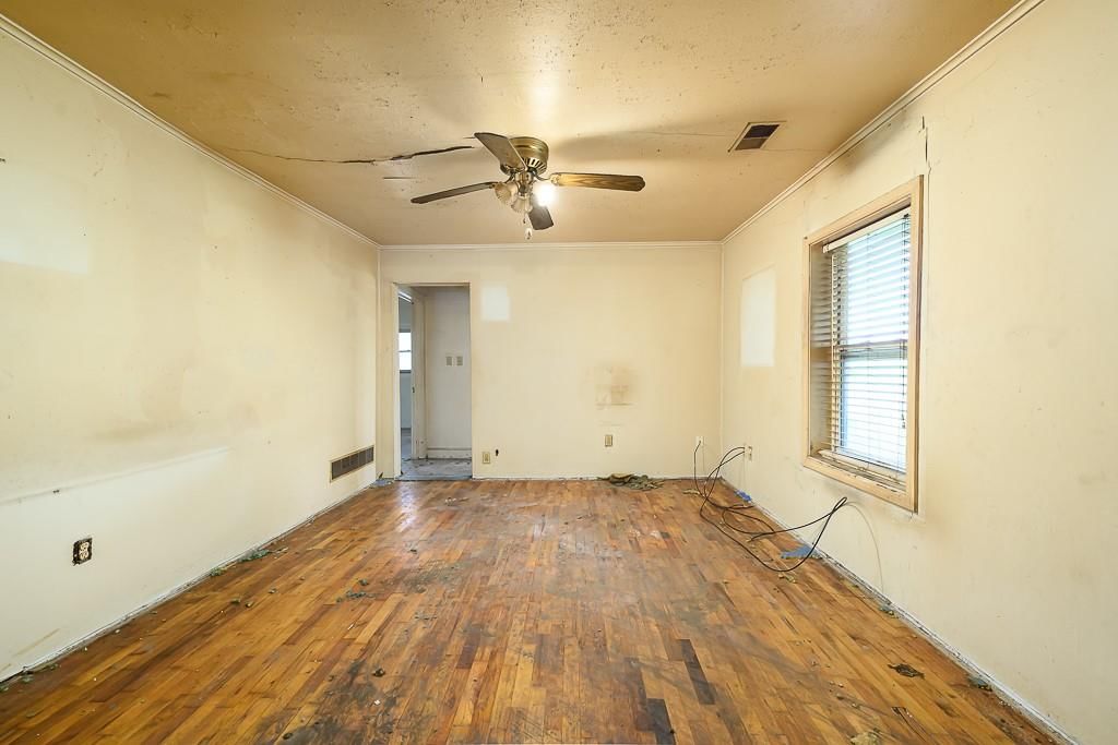 104 E 8th Street — photo 7