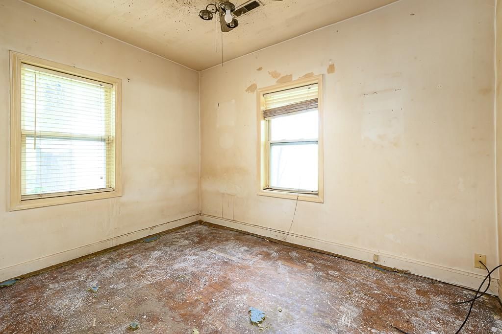 104 E 8th Street — photo 9
