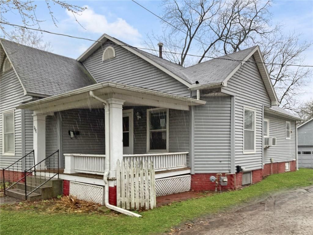 869 S Redman Avenue — photo 2