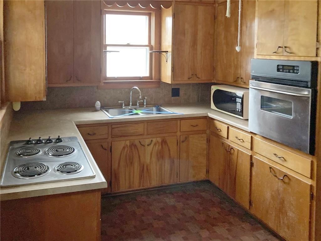869 S Redman Avenue — photo 4