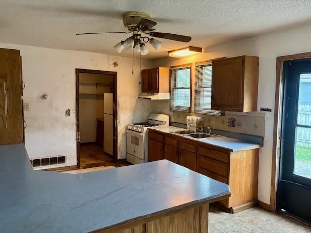 623 E 7th Street — photo 4