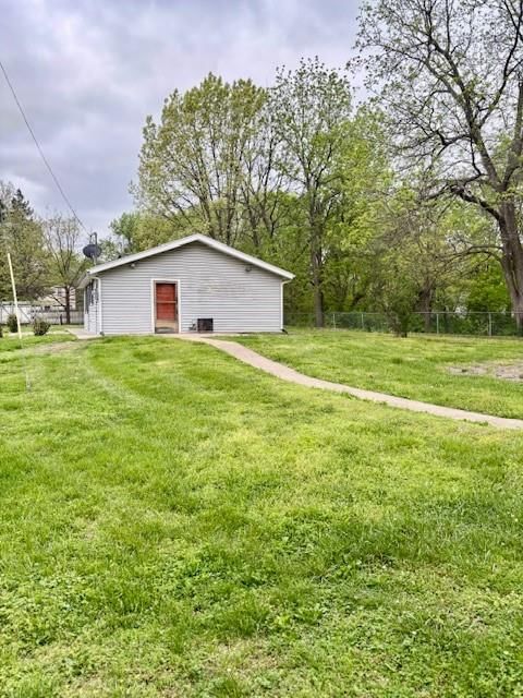623 E 7th Street — photo 12
