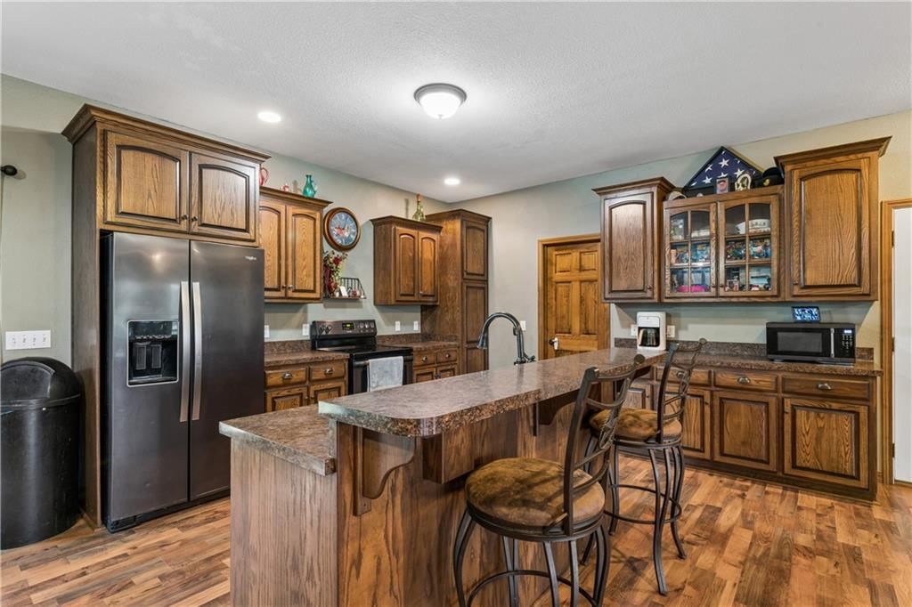 4370 Lee Road — photo 8