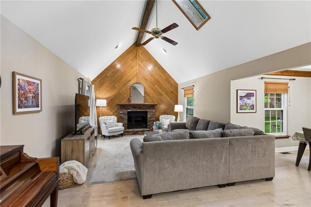 1136 NE Birchwood Place — photo 3