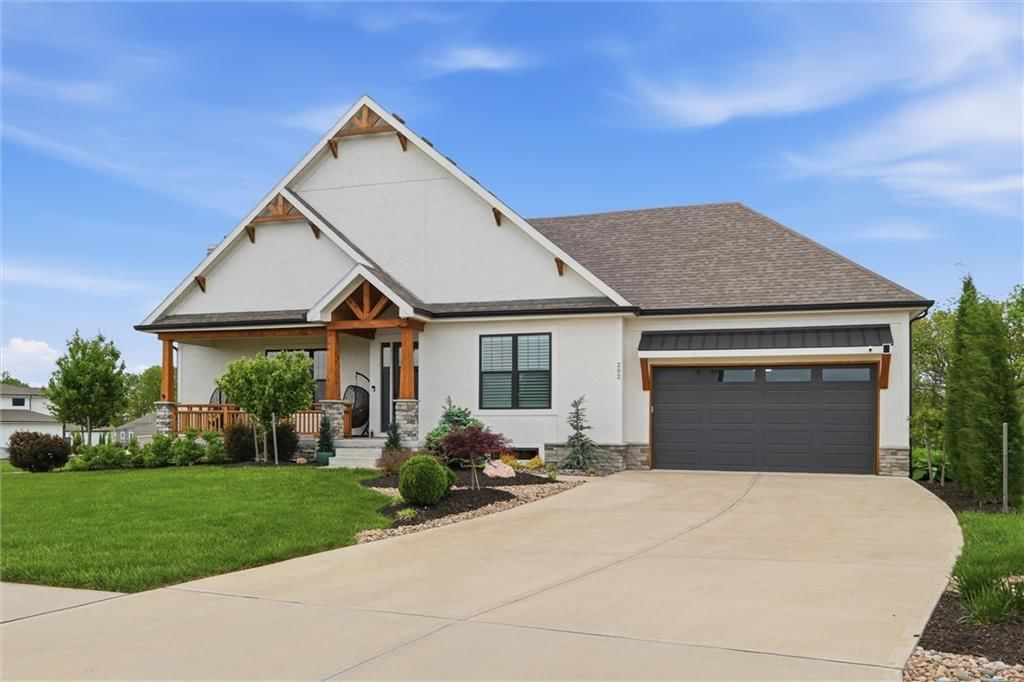 202 NW Ambersham Drive — photo 4