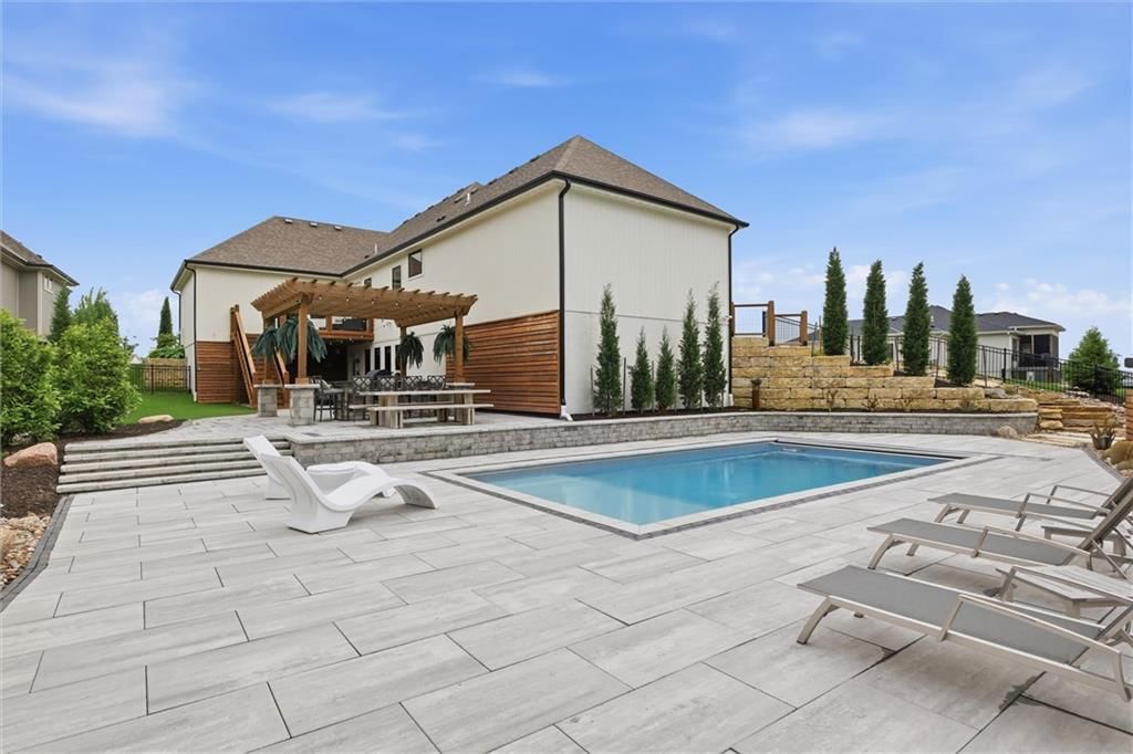 202 NW Ambersham Drive — photo 60