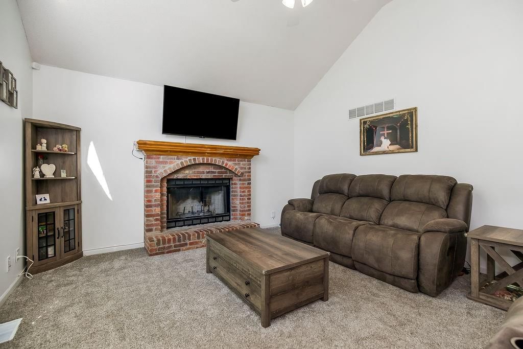 301 Porter Drive — photo 6