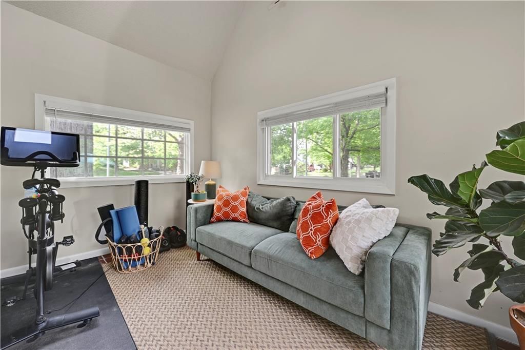 300 E Dartmouth Road — photo 12