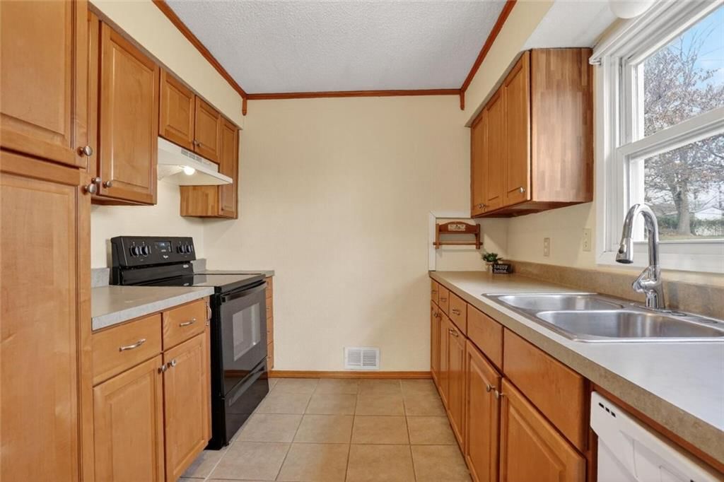 3701 N Cypress Avenue — photo 4