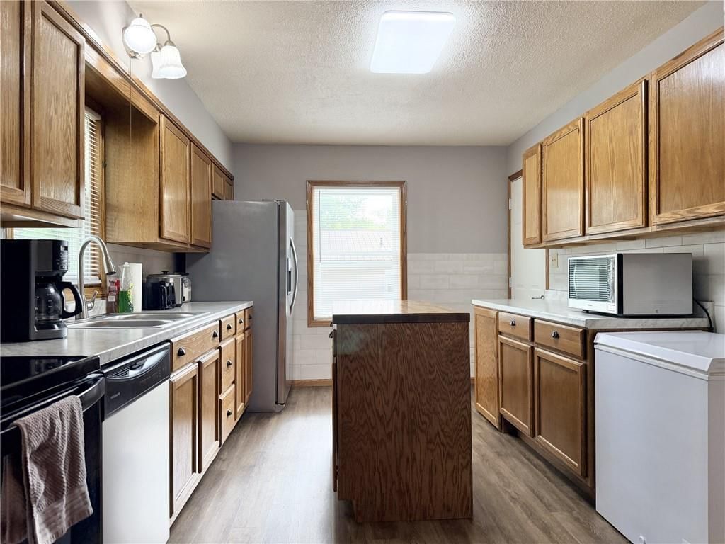 1521 Webster Street — photo 7