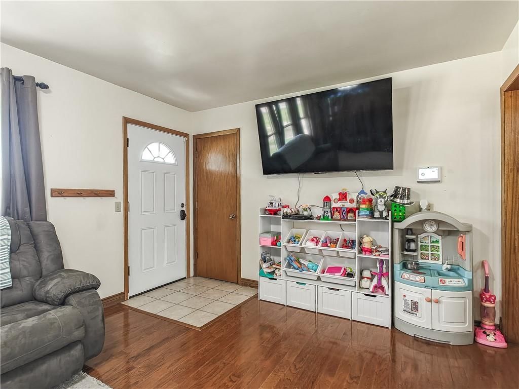 102 Walnut Court — photo 9