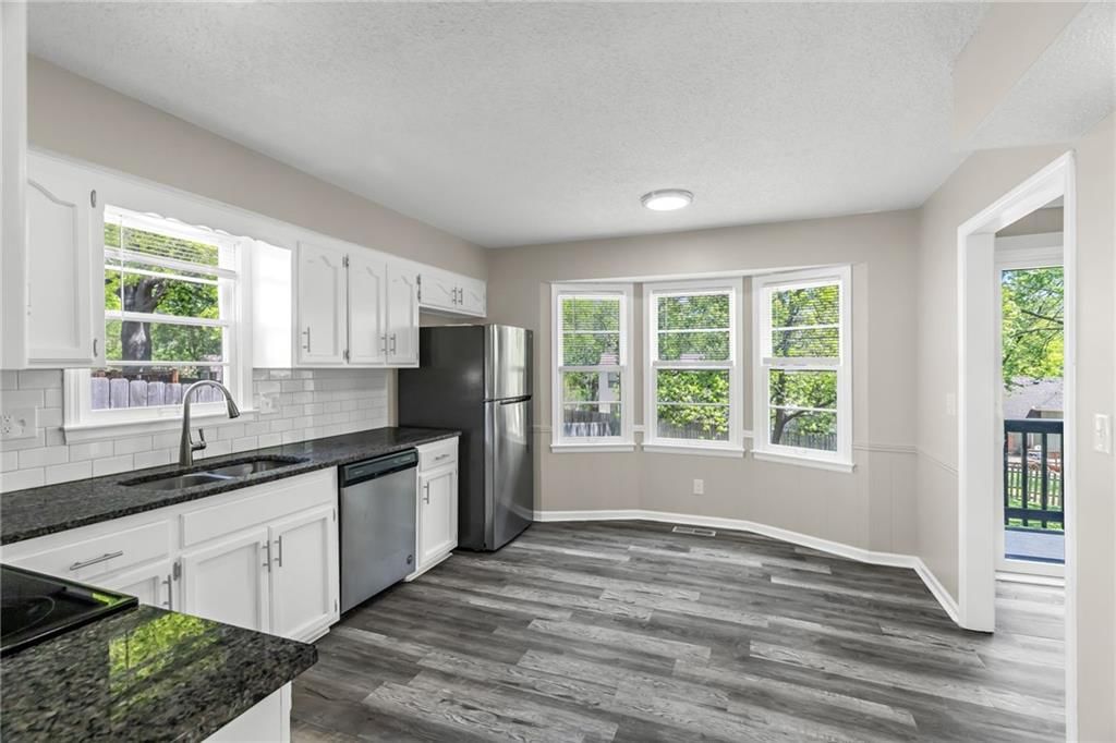 6939 Widmer Road — photo 9