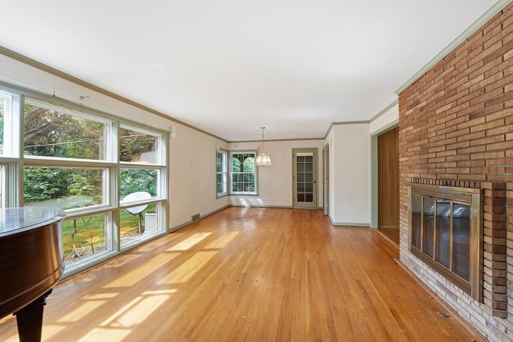 5900 Windsor Drive — photo 8