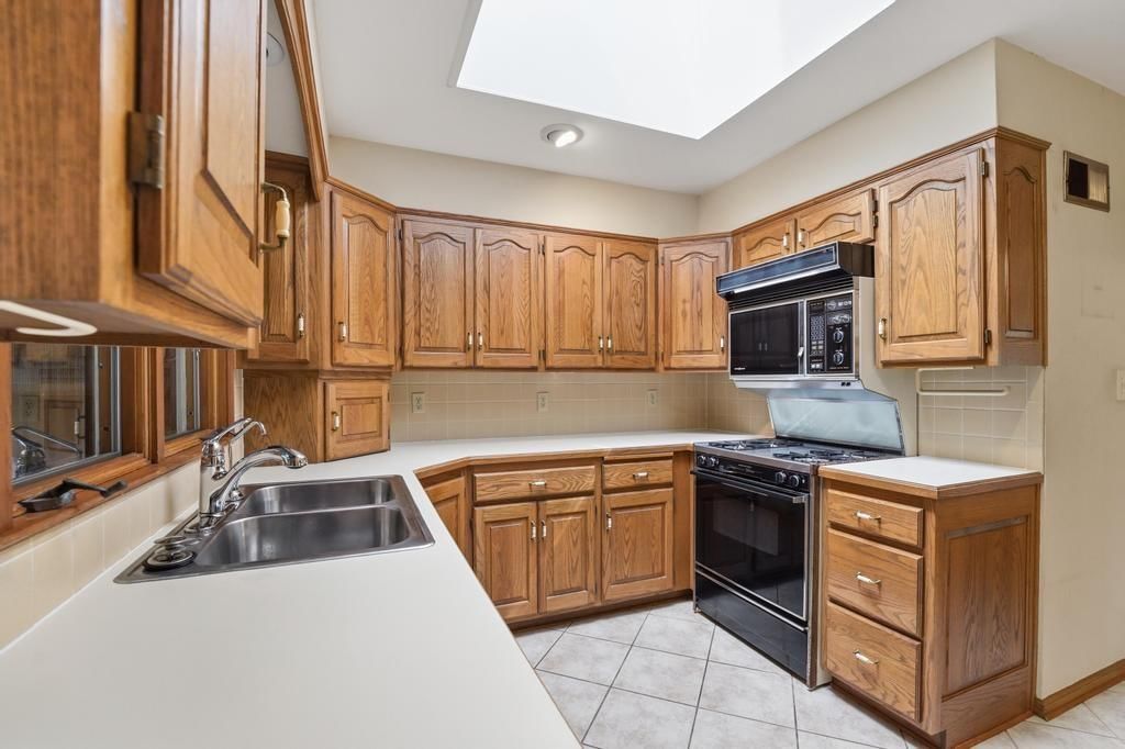 5900 Windsor Drive — photo 15