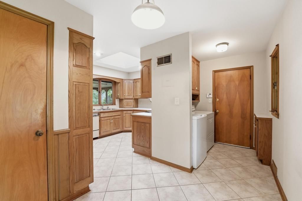 5900 Windsor Drive — photo 18