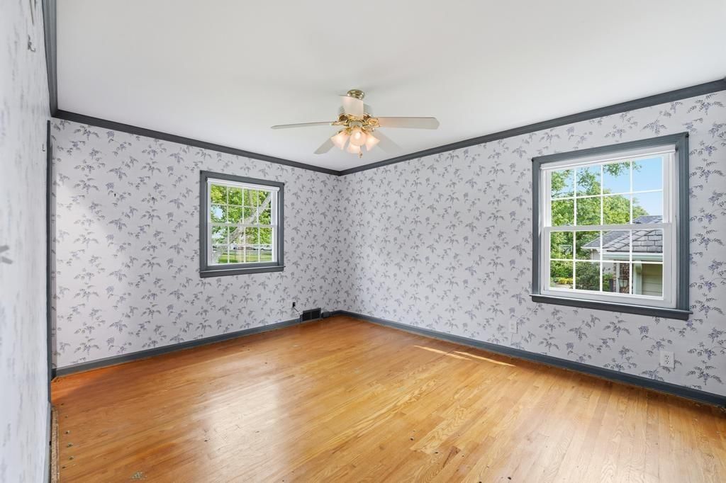 5900 Windsor Drive — photo 29