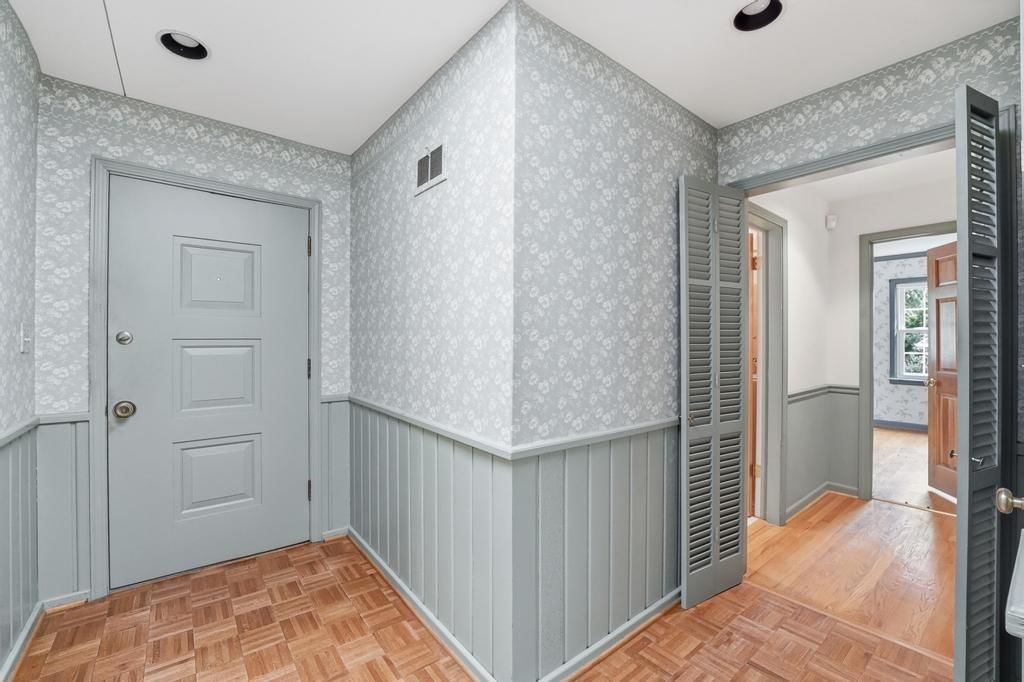 5900 Windsor Drive — photo 32