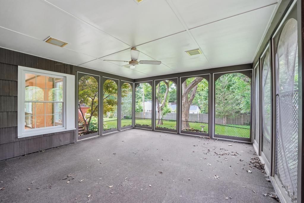 5900 Windsor Drive — photo 34
