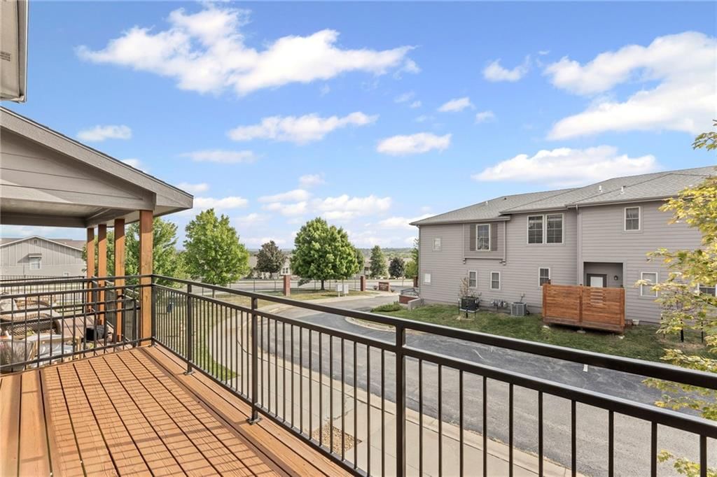 5245 Overland Drive — photo 2