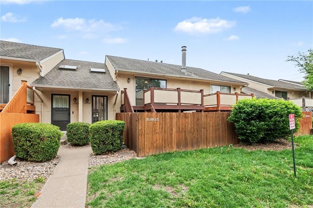 10905 Gillette Street — photo 2