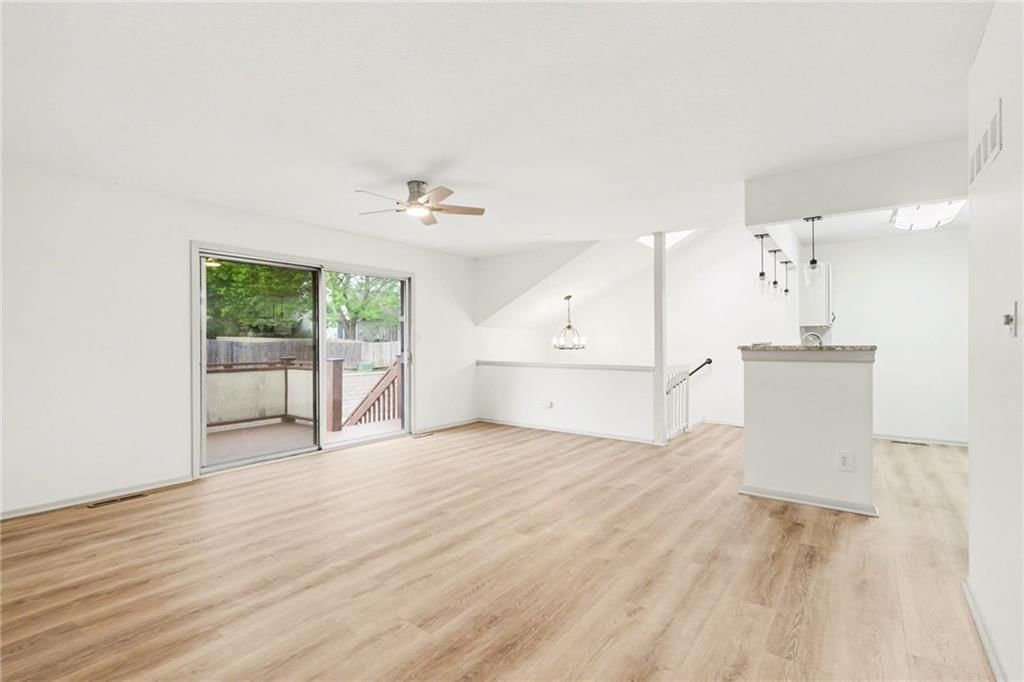 10905 Gillette Street — photo 3