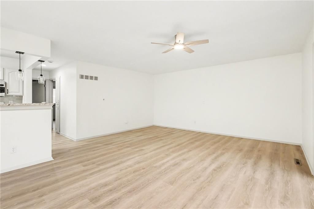 10905 Gillette Street — photo 4