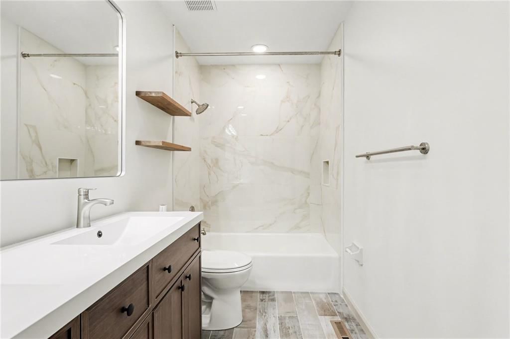 10905 Gillette Street — photo 7