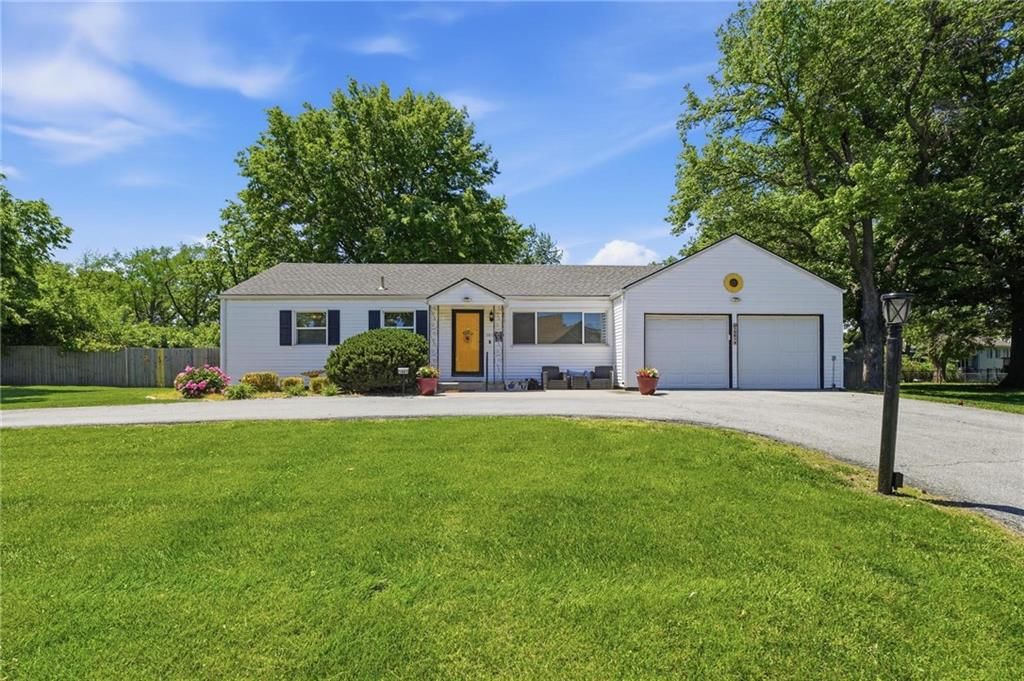1001 N Walker Street, Olathe, KS