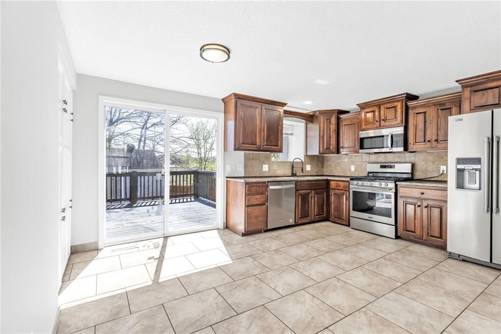621 E Bristol Lane — photo 4