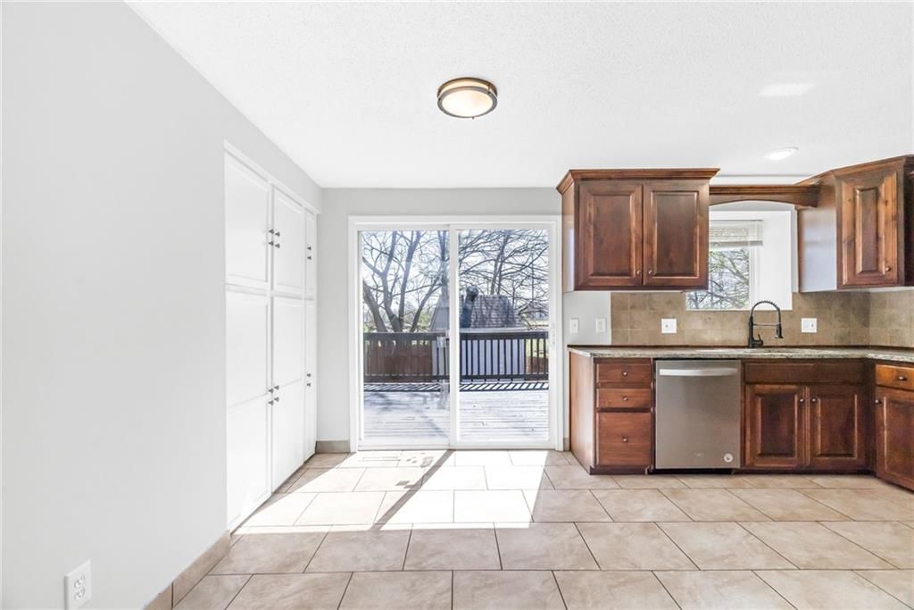 621 E Bristol Lane — photo 5