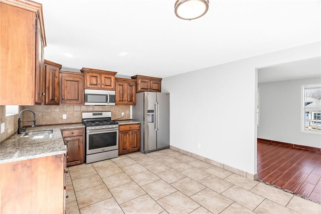 621 E Bristol Lane — photo 6